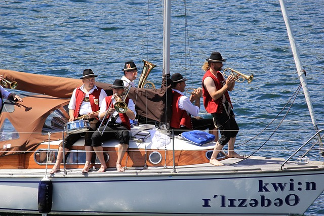 现出高度的 现出高度的